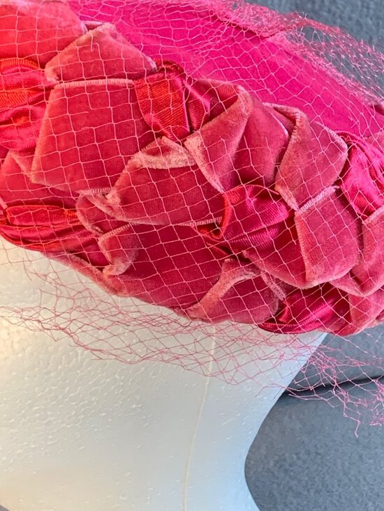 Ladies Pink Satin & Velvet Braided Hat Size 22 Vintage main image 5
